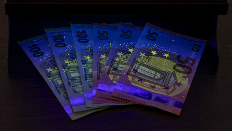 ГДБОП &ndash; със съвети как да разпознаем фалшиви еврови банкноти