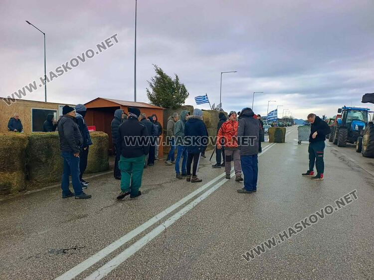 Започна 48-часовата блокада на гръцките фермери, спират и леките коли