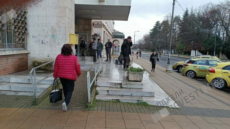 Кърджалийци получиха първите пенсии в евро без ентусиазъм,предпочитат отново да пазаруват в левове