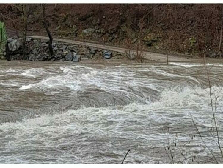 Спасиха баща и син,бедстващи в Крумовица