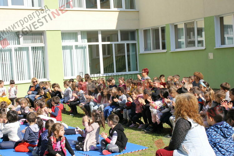 Община Димитровград обяви прием на документи за медицинска сестра в яслена група