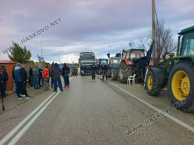 Започна 48-часовата блокада на гръцките фермери, спират и леките коли