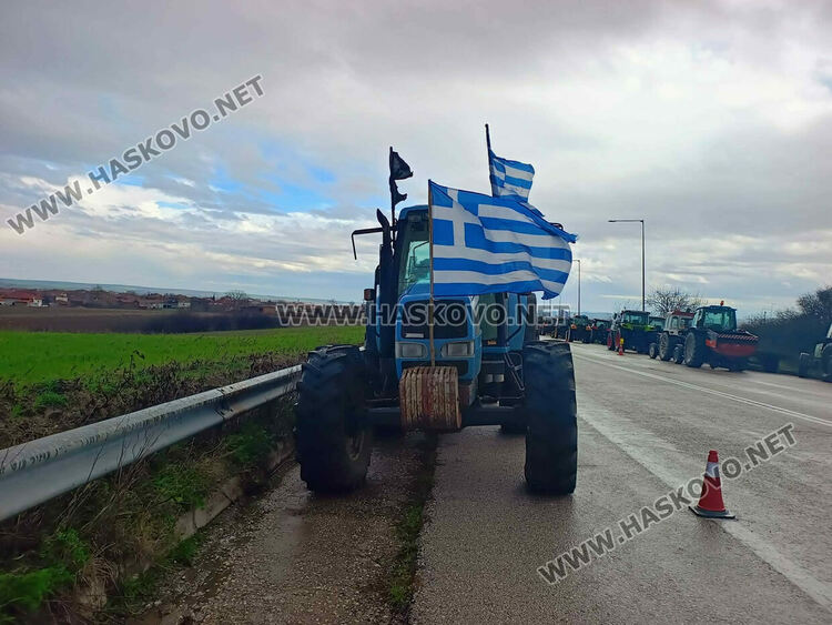 Започна 48-часовата блокада на гръцките фермери, спират и леките коли