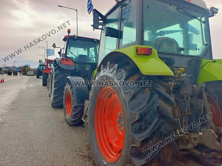 Започна 48-часовата блокада на гръцките фермери, спират и леките коли