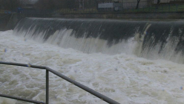Преливащи язовири в страната: Каква е ситуацията и има ли риск