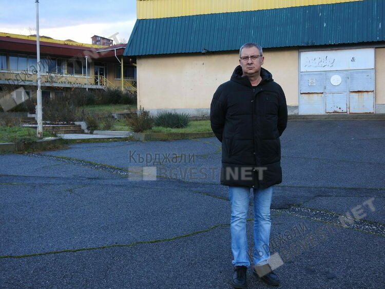 Община Кърджали даде на съдия изпълнител шивашка фирма за неплатена такса смет/снимки/