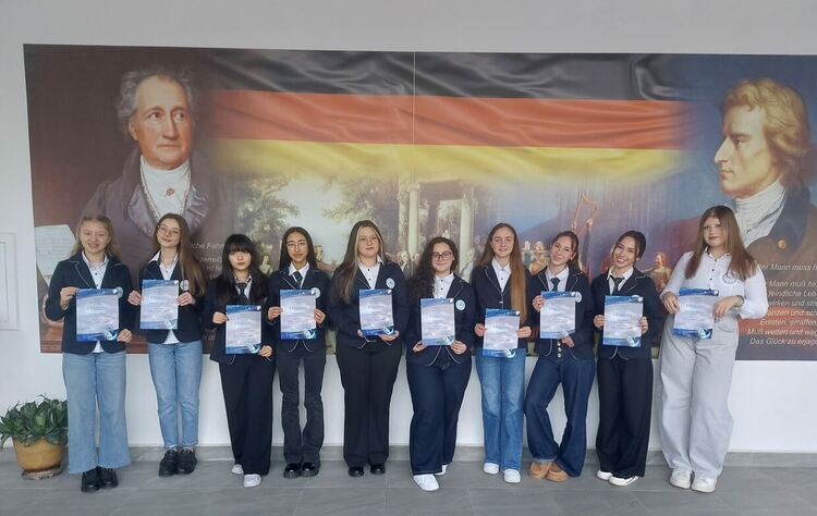 Ученици от Езиковата гимназия &bdquo;Христо Ботев&ldquo; заявиха интереса си към физиката