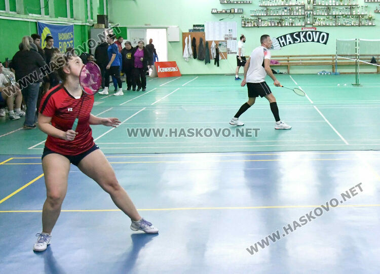 Бадминтонисти от България и Гърция участват на турнира на името на проф. д-р Пюзант Касабян