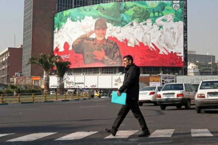 Властите в Иран откъснаха страната от външния свят, опитвайки да спрат вълната от протести