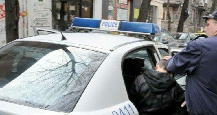 Разкриха и заловиха трима крадци, единият е 13-годишно момче