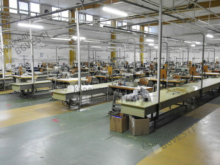 Община Кърджали даде на съдия изпълнител шивашка фирма за неплатена такса смет/снимки/