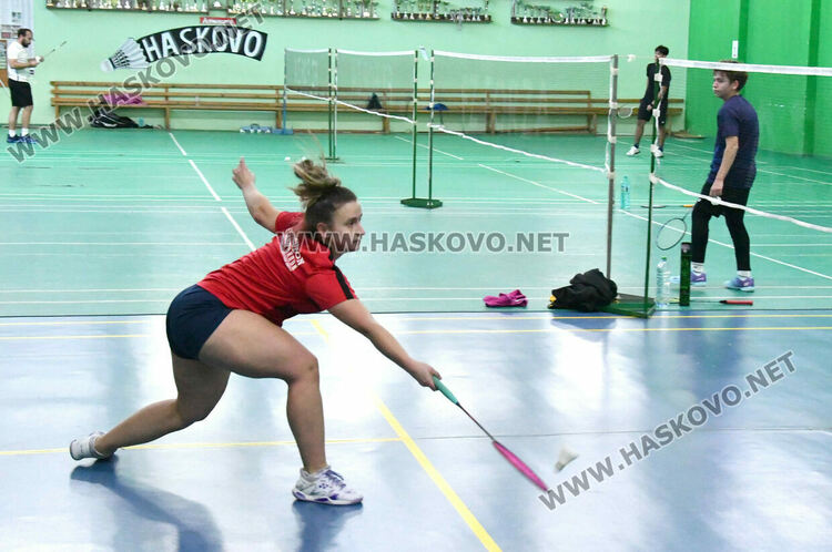 Бадминтонисти от България и Гърция участват на турнира на името на проф. д-р Пюзант Касабян