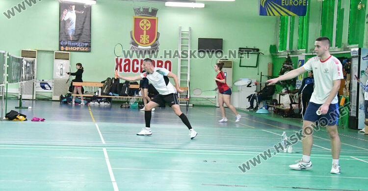 Бадминтонисти от България и Гърция участват на турнира на името на проф. д-р Пюзант Касабян