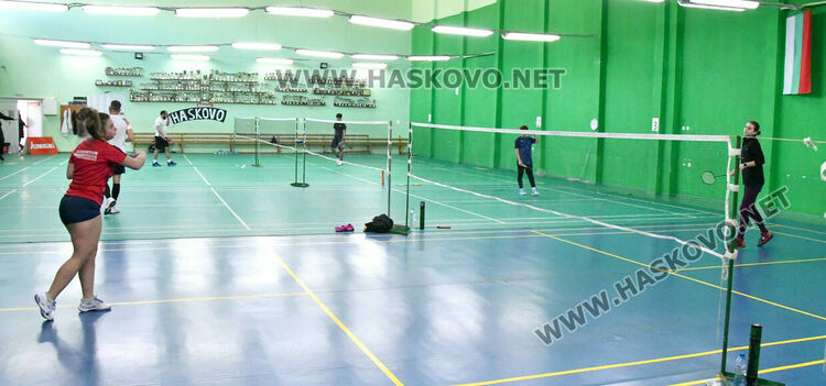 Бадминтонисти от България и Гърция участват на турнира на името на проф. д-р Пюзант Касабян