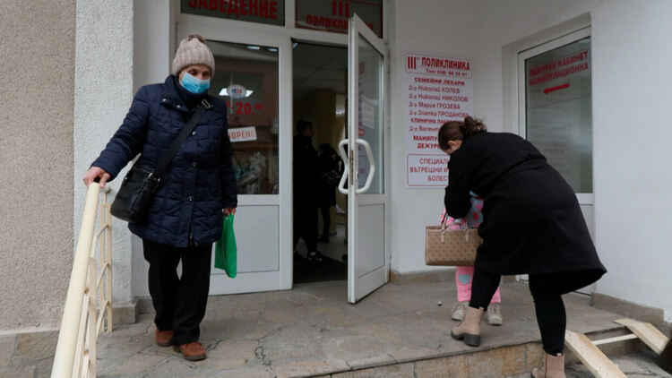 Грипната вълна в Хасково е в разгара си, вирусът подрани с месец