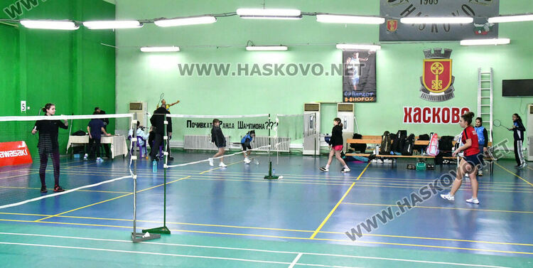 Бадминтонисти от България и Гърция участват на турнира на името на проф. д-р Пюзант Касабян