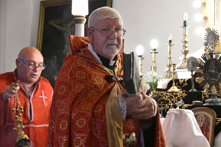 Отец Даниел отслужи тържествена литургия в арменската църква в Хасково