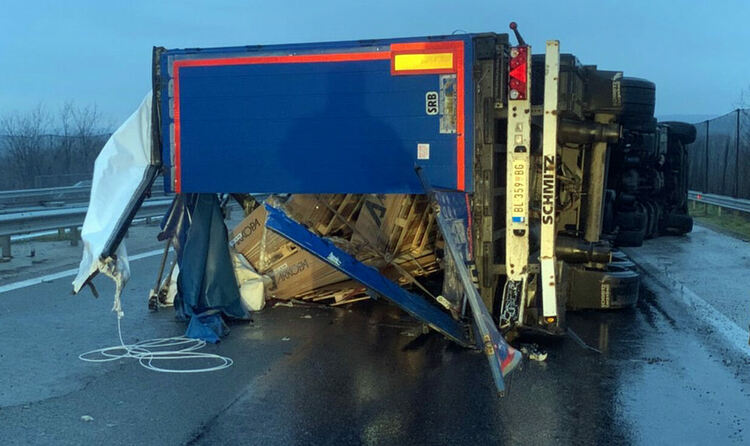 Катастрофа с тир затвори магистрала Марица