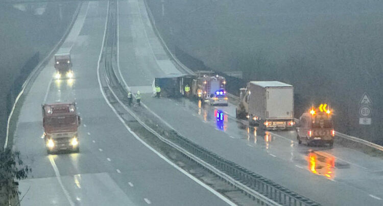 Катастрофа с тир затвори магистрала Марица