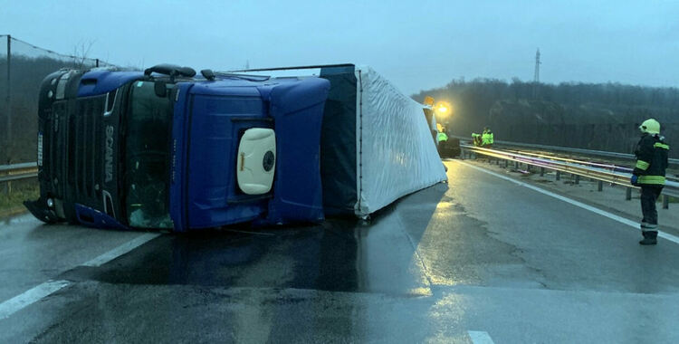 Катастрофа с тир затвори магистрала Марица