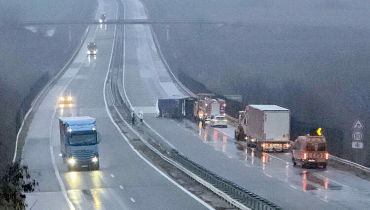 Катастрофа с тир затвори магистрала Марица