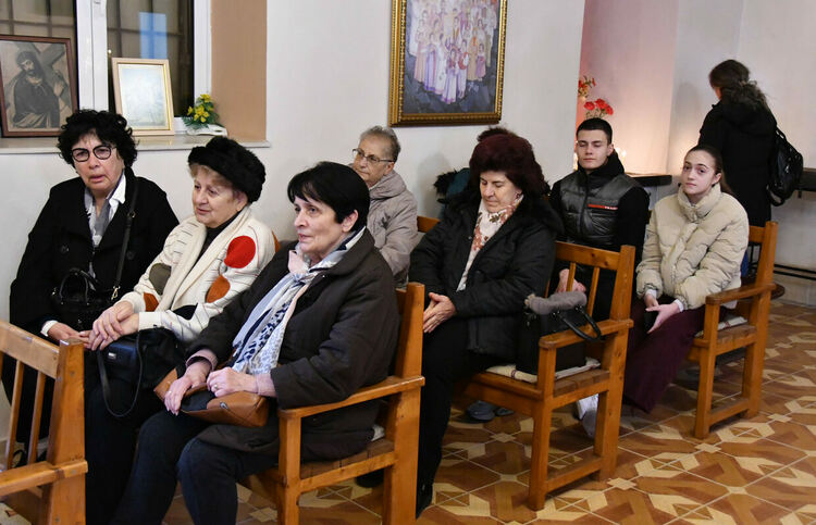 Отец Даниел отслужи тържествена литургия в арменската църква в Хасково