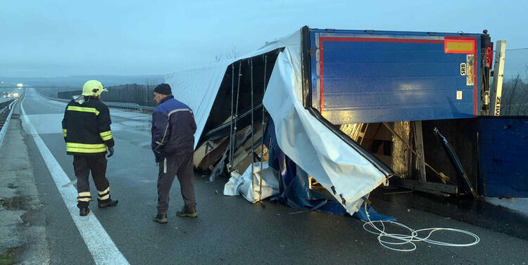 Катастрофа с тир затвори магистрала Марица