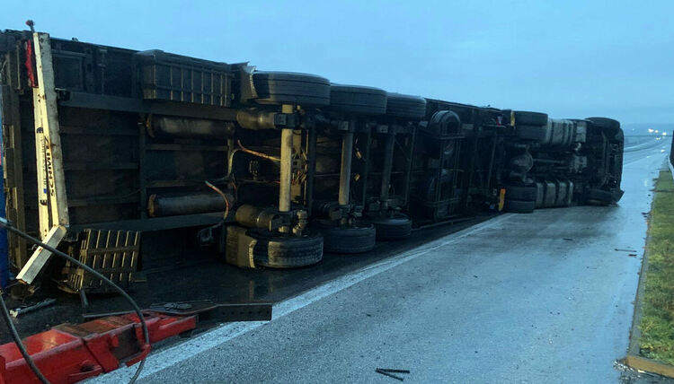 Катастрофа с тир затвори магистрала Марица