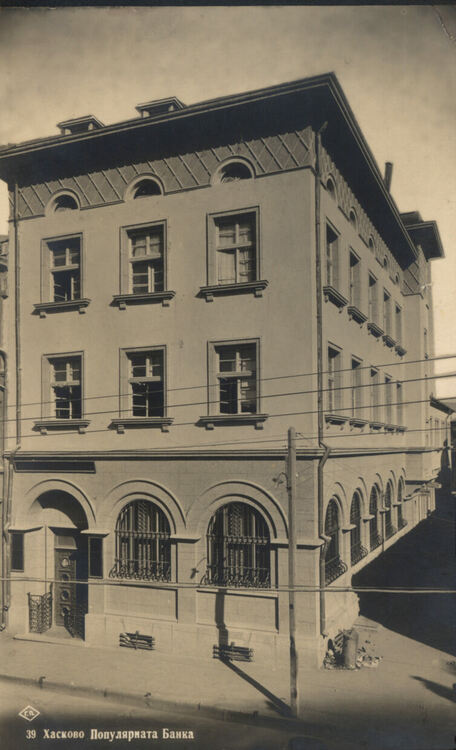 Левът, който за 150 години преживя войни, кризи и  три деноминации