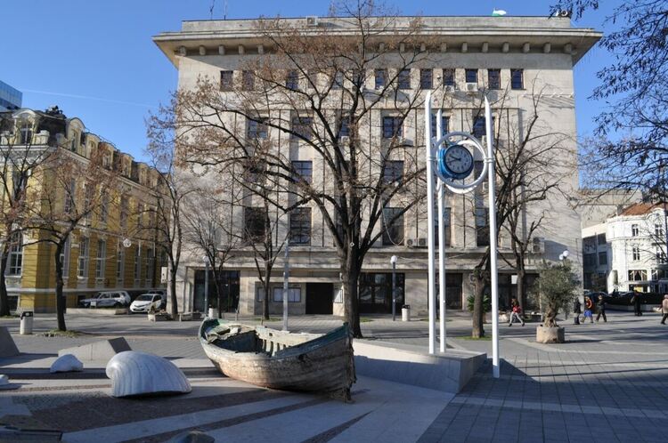 От 125 лева на 125 евро: Недоволство заради новите такси за гробни места в Бургас