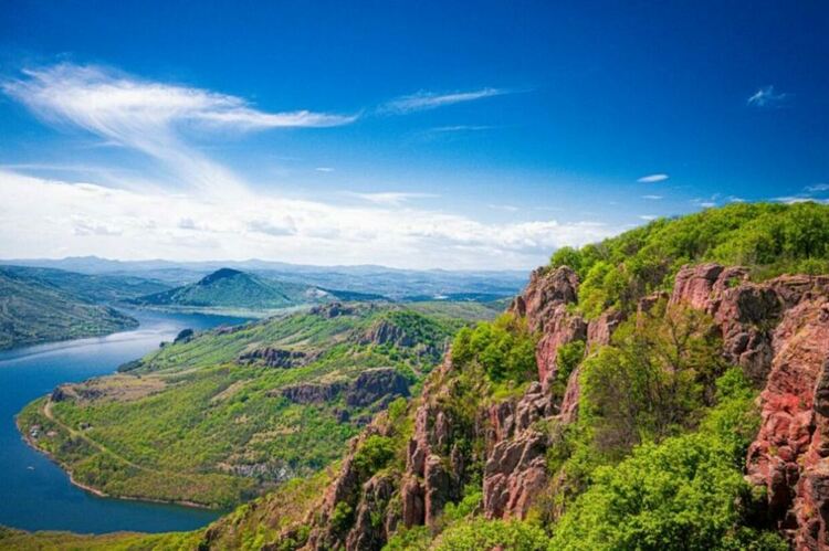 Магията на Юмрук скала - едно от скритите природни богатства на България