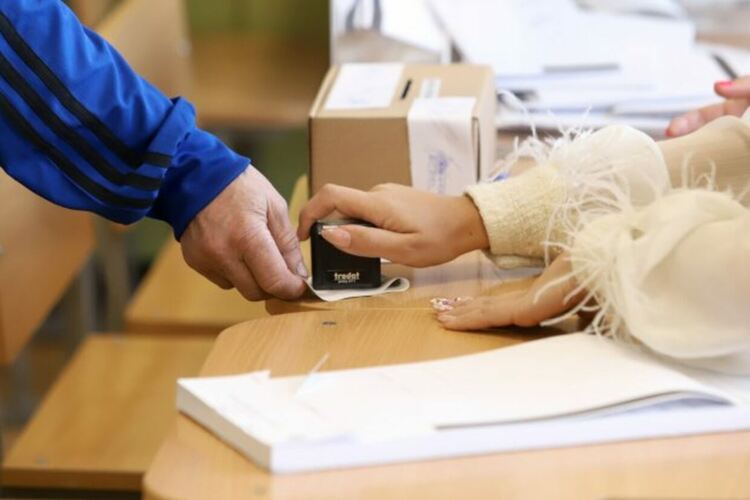 &bdquo;Маркет линкс&ldquo;: ГЕРБ остава първа политическа сила, но с под 20% подкрепа