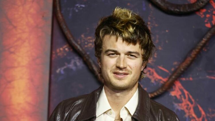 Песен на две години оглави британската класация заради &bdquo;Странни неща&ldquo;