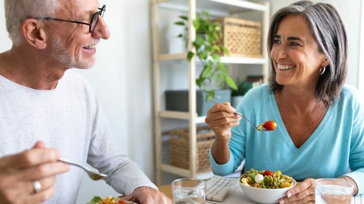 Рискът от деменция се влияе от храненето ни през целия живот