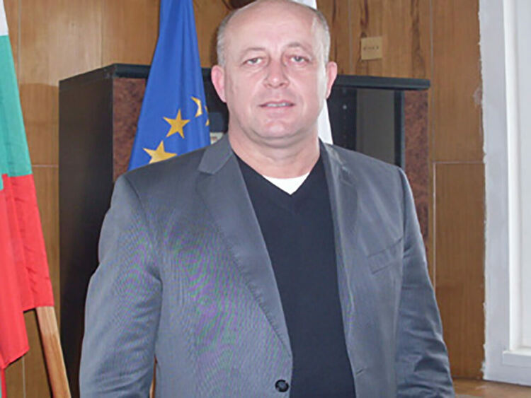 Общинари обвинаха областния управител в тенденциозност, според д-р Стефка Здравкова става въпрос за некомпетентност от тяхна страна 