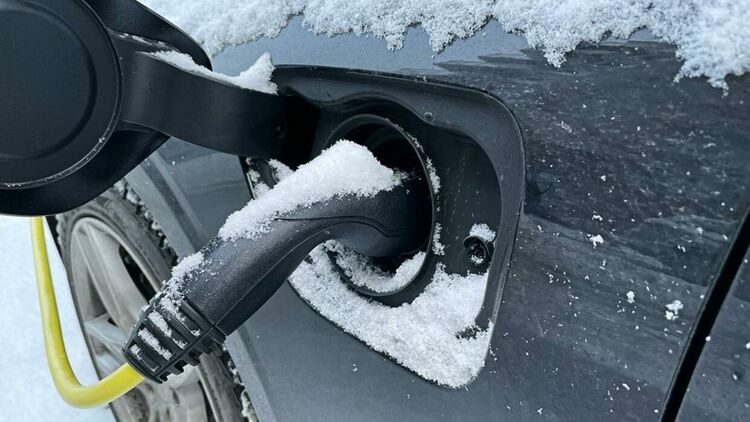 Шофиране на електромобил през зимата: какво трябва да знаете