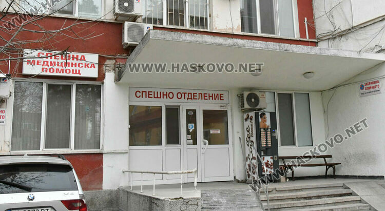 Издирват водач на кола, блъснал и ранил пешеходец в Хасково