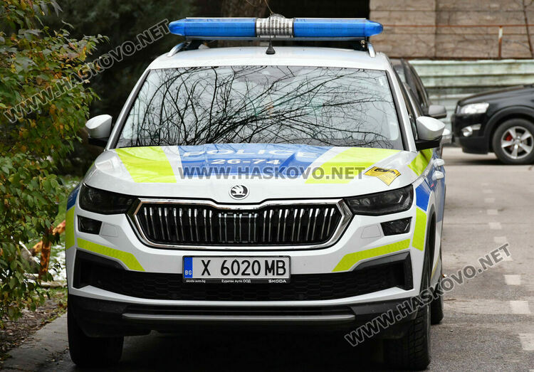 Издирват водач на кола, блъснал и ранил пешеходец в Хасково