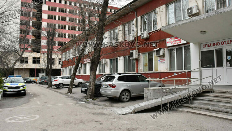 Издирват водач на кола, блъснал и ранил пешеходец в Хасково