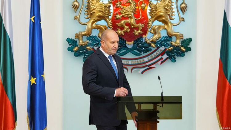 Спекулира се, че е възможто с третия мандат, който ще връчи Румен Радев, да се състави правителство