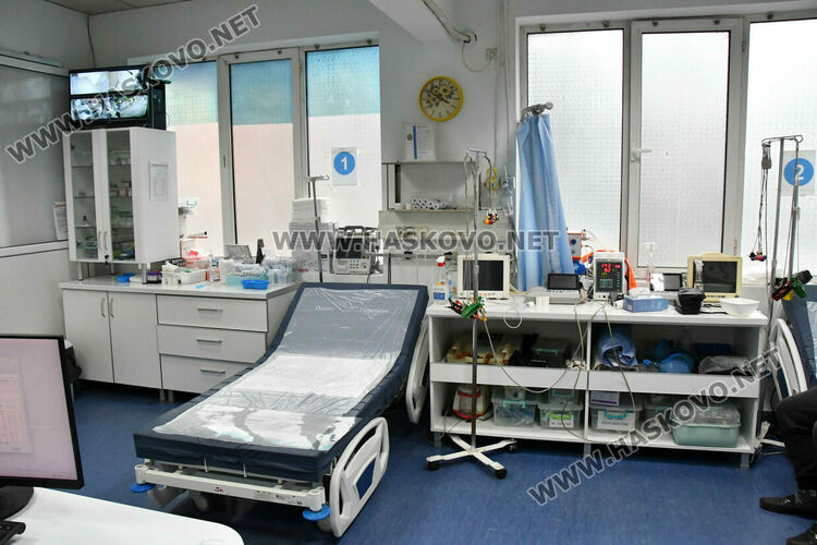 Издирват водач на кола, блъснал и ранил пешеходец в Хасково