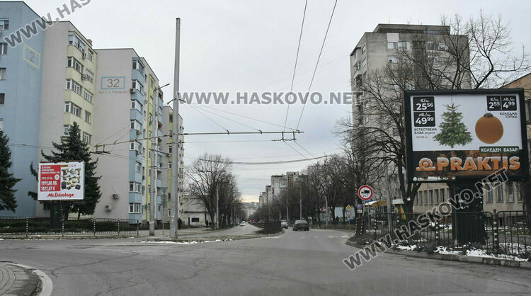 Издирват водач на кола, блъснал и ранил пешеходец в Хасково