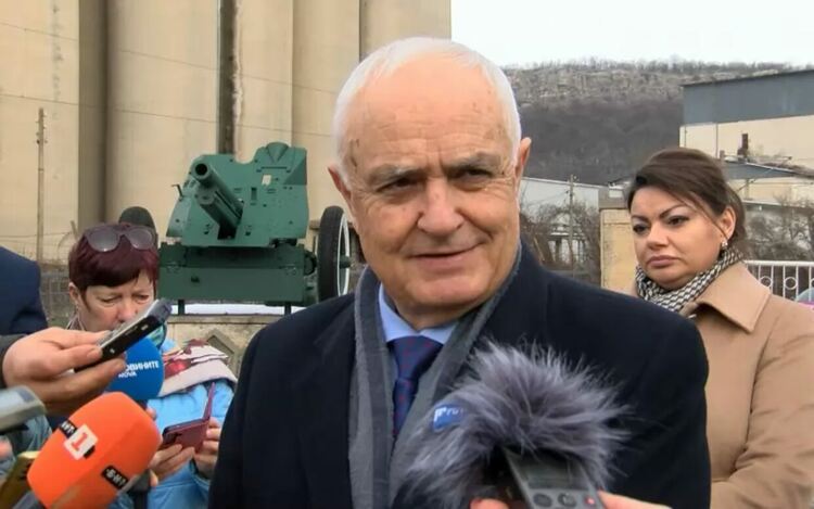 Военният министър Атанас Запрянов в завод &bdquo;Терем &ndash; Ивайло&ldquo; ЕООД във Велико Търново