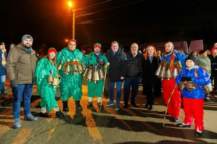 В Големо Бучино тази година се проведе среща между сурвакарската група на селото и сурвакарите от с. Люлин