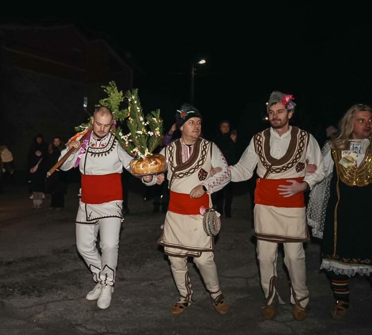 Пъстър бе празникът и в село Зидарци