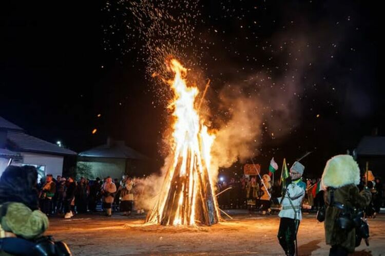 Лумнаха огньовете на Сурва в Пернишко!