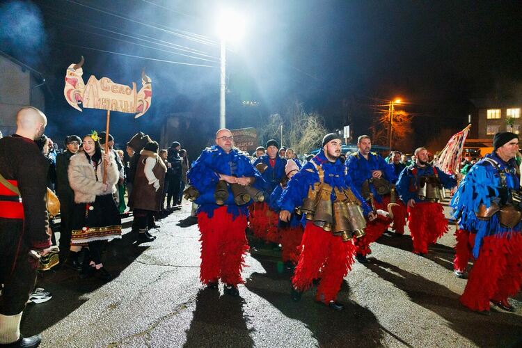В Големо Бучино тази година се проведе среща между сурвакарската група на селото и сурвакарите от с. Люлин