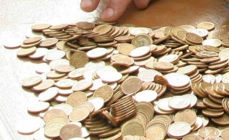 Много кърджалийци се втурнаха да обменят килограми стотинки в банките,струпаха се опашки