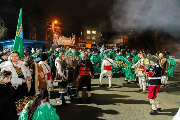 В Големо Бучино тази година се проведе среща между сурвакарската група на селото и сурвакарите от с. Люлин