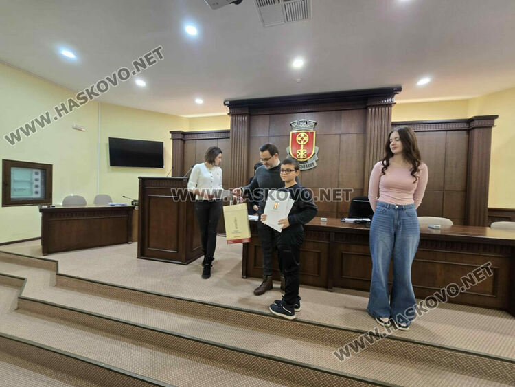 Наградиха победителите в Четвъртия фотоконкурс &bdquo;Хасково&nbsp;&ndash; светла коледна приказка&ldquo; 2025